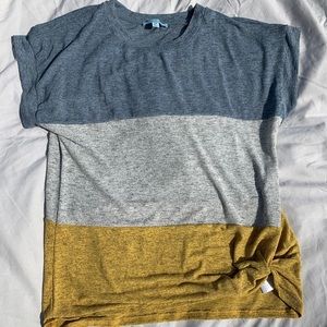 Boutiques She + Sky color block knot shirt